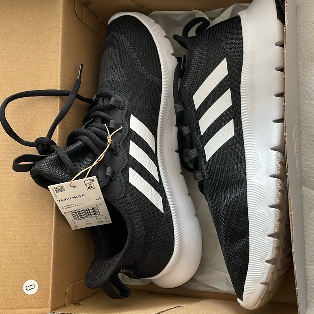 Adidas nario move sneakers